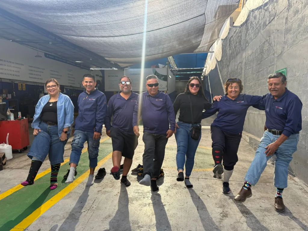 Nuestro compromiso con la inclusión: Día mundial del síndrome de down | Jornada Interna trabajadores calcetines cambiados